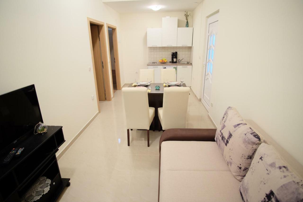 Apartmani Viktorija Vrana  Eksteriør billede